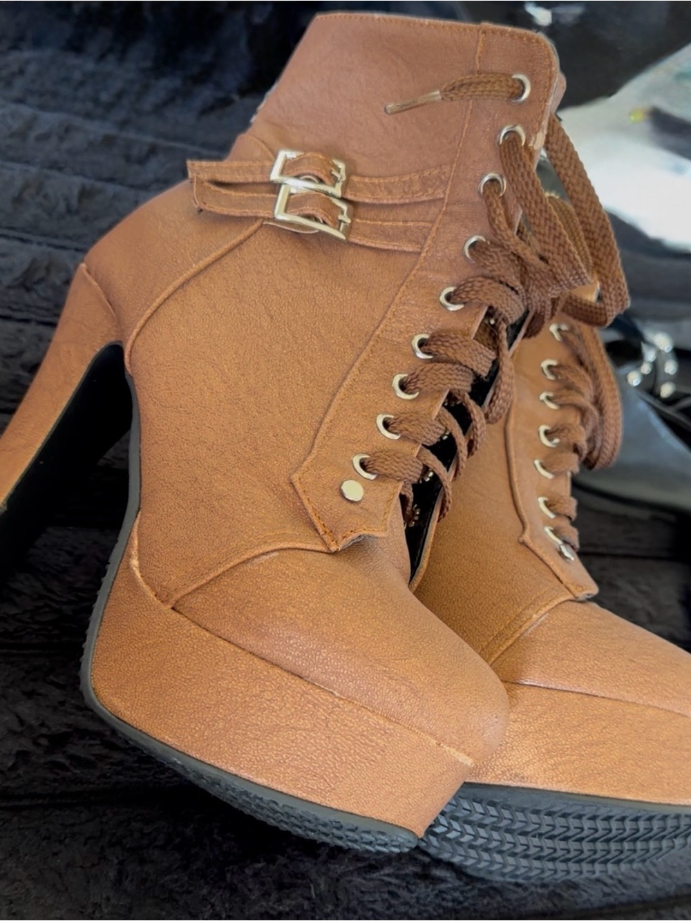 Women's Lace-Up Platform Ankle Boots - Brown